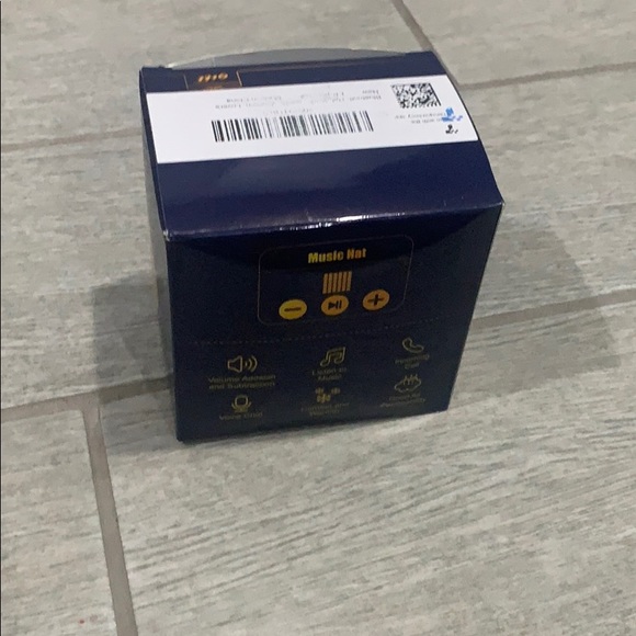 Brand New Bluetooth Music Pom Hat - Picture 5 of 5